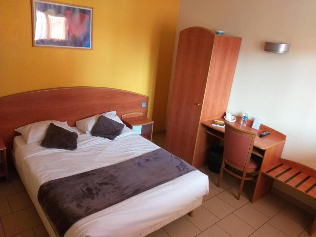 Logis Hotel - Les Paturelles Avesnelles Экстерьер фото