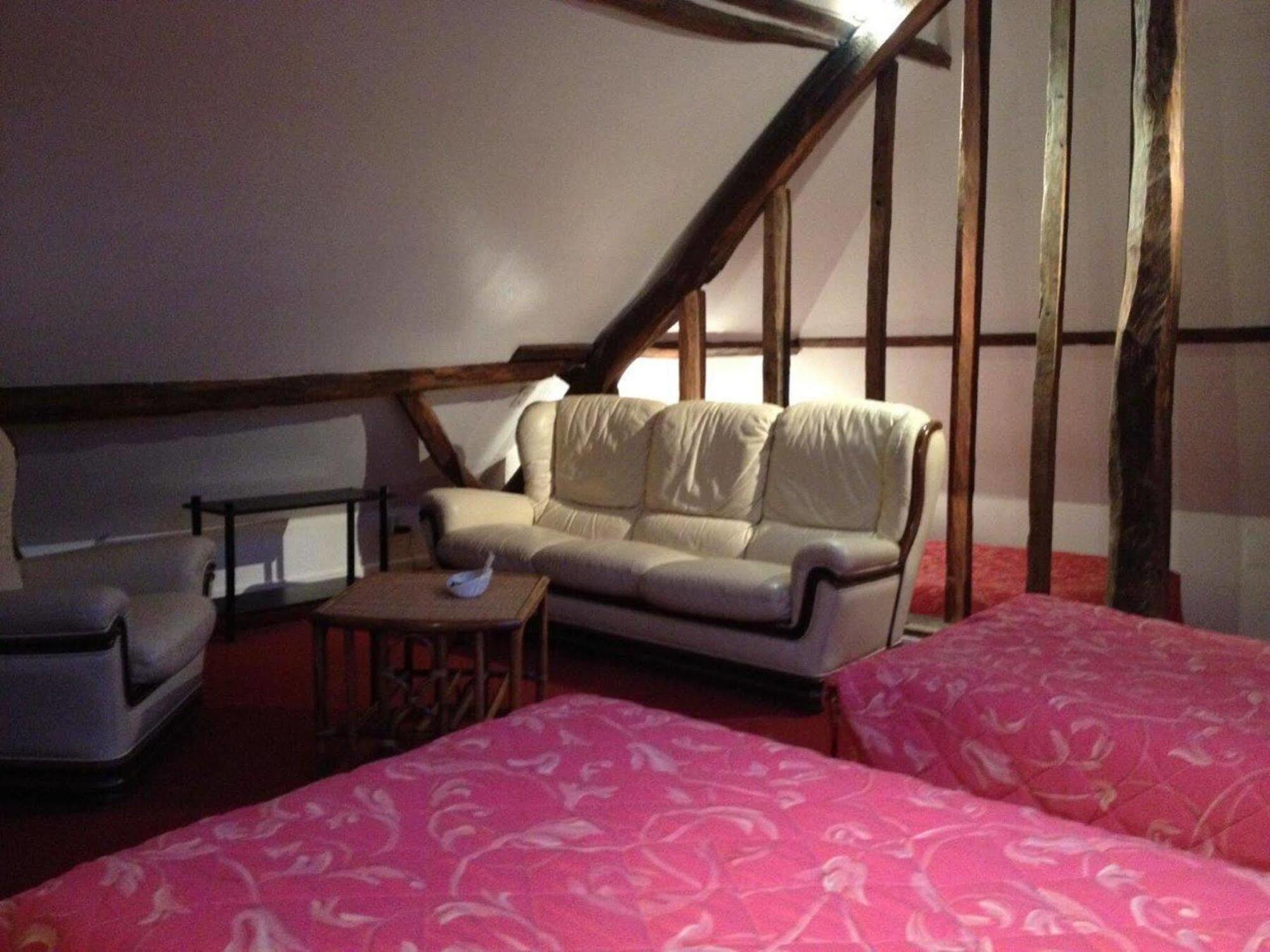 Logis Hotel - Les Paturelles Avesnelles Экстерьер фото